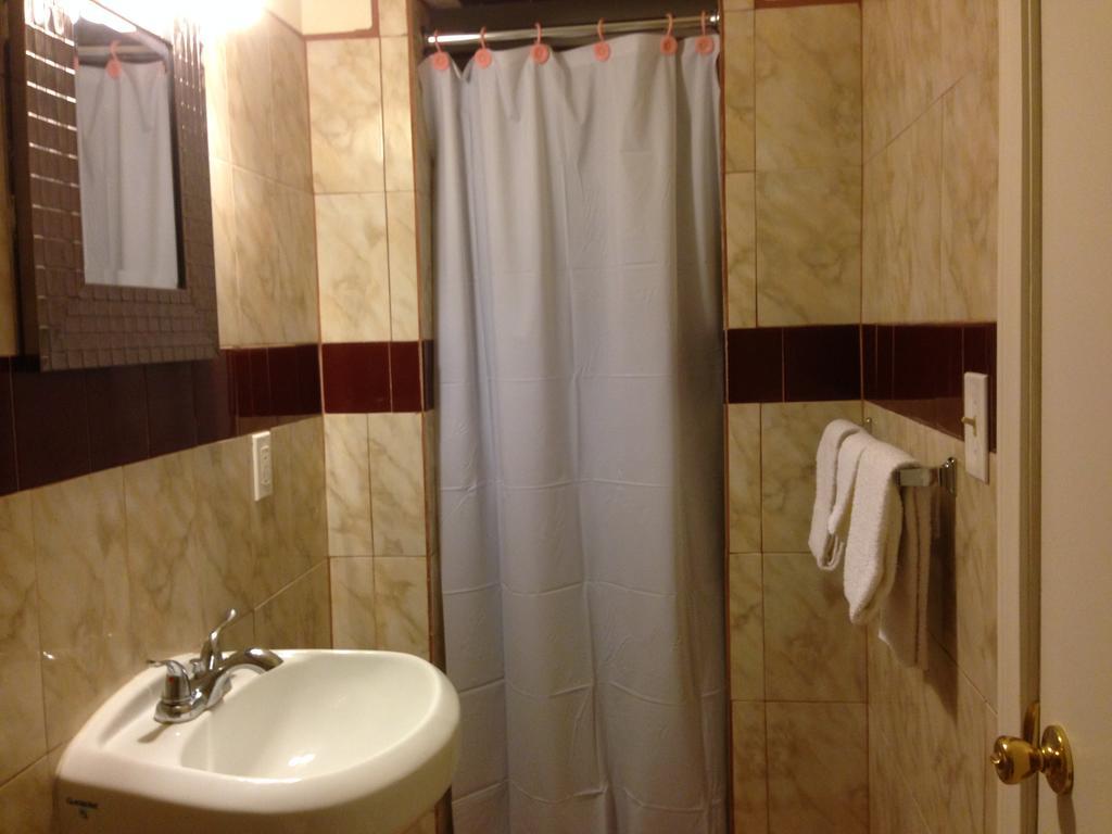 Tropicana Motel Compton Room photo