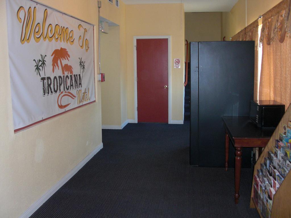 Tropicana Motel Compton Exterior photo